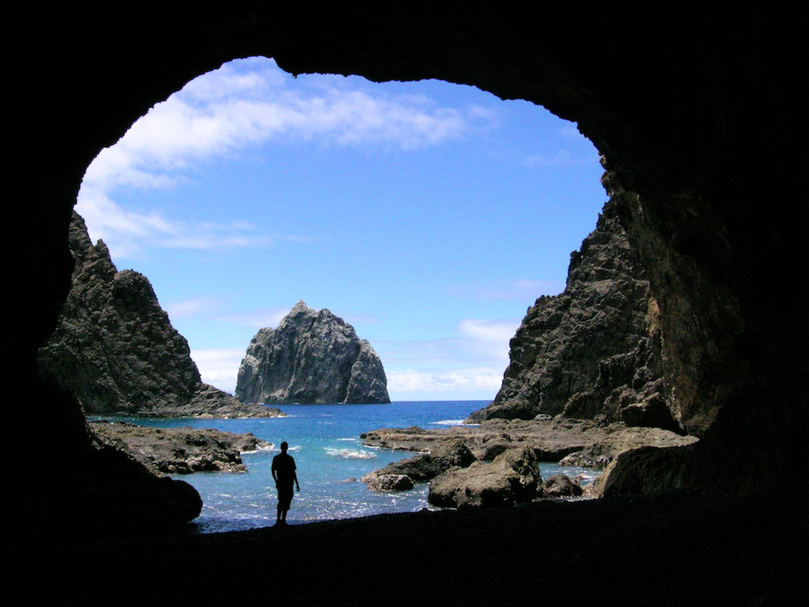 Black Rocks Cave, St Helena. © Ed Thorpe
