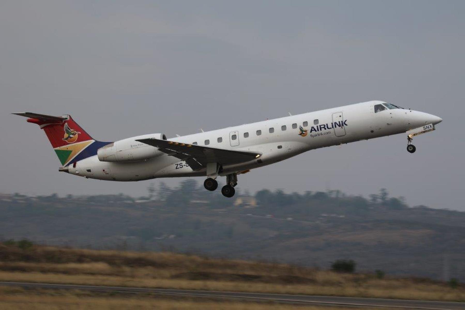 Embraer 135 take off, Pietermaritzburg airport. © Mike Wright