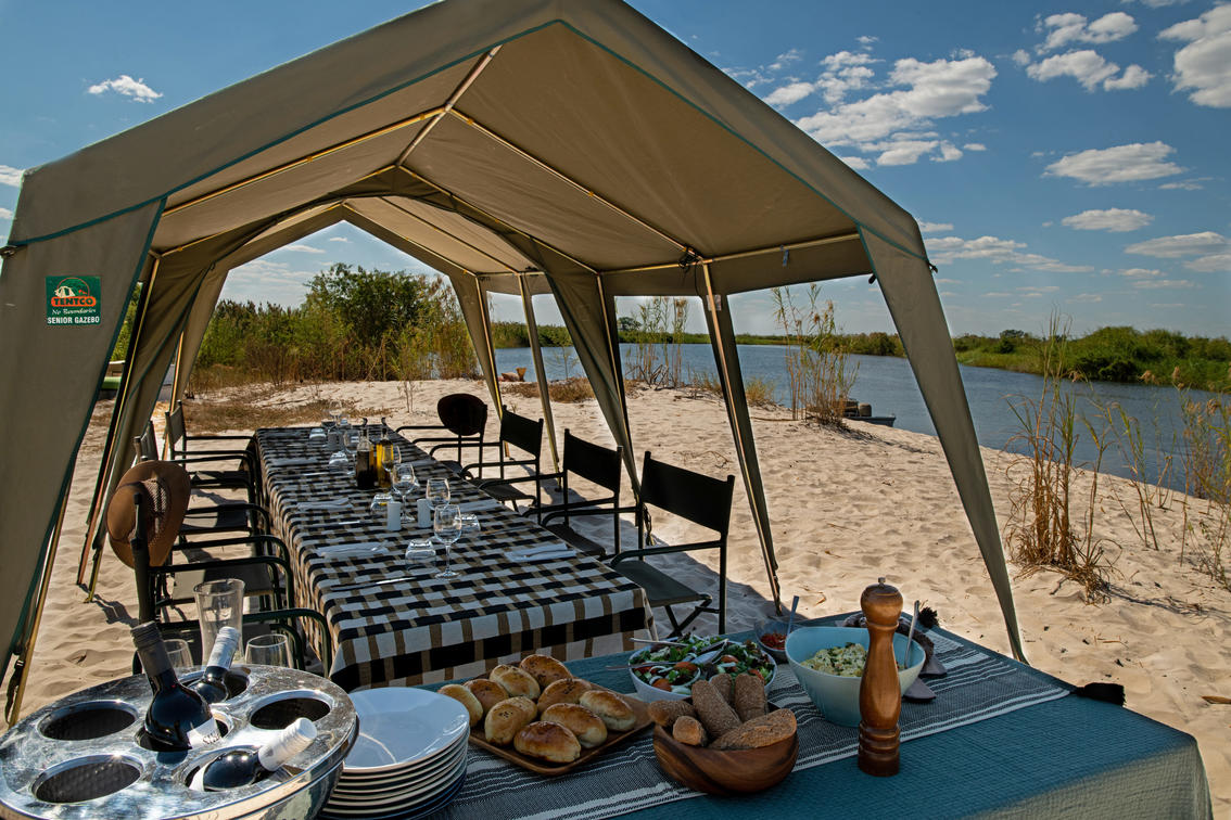 Beach Picnic. Kasane © Ichingo Chobe River Lodge